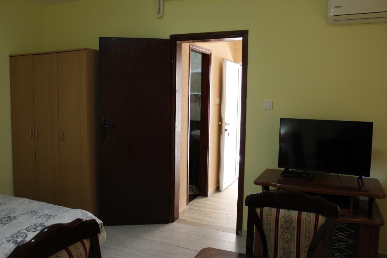 Apartmani Franovic Тиват Екстериор снимка